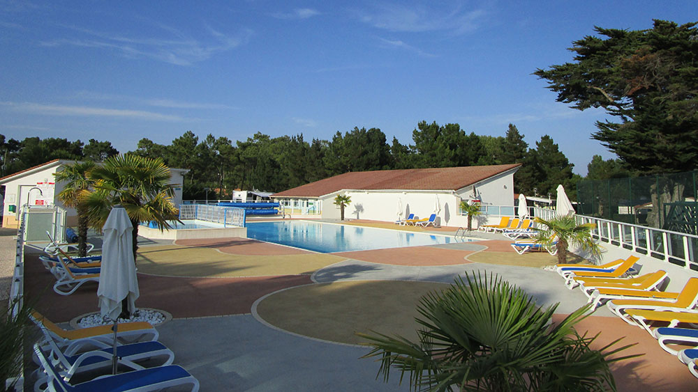 camping avec espace aquatique proche parcs loisirs vendée